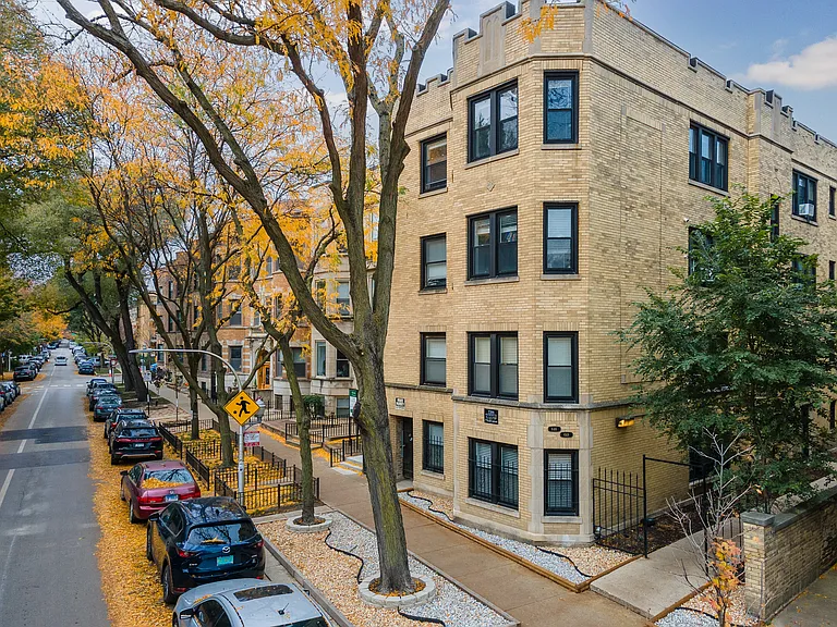 646 W Roscoe St #G — Photo 10