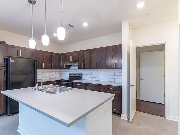 6700 Menchaca Rd #20 — Photo 11