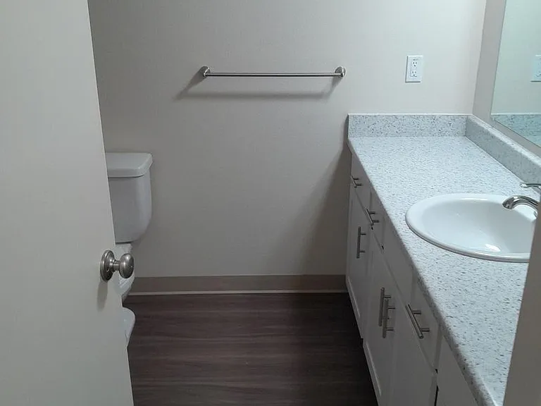 Oakview Terrace Apartments — Photo 7