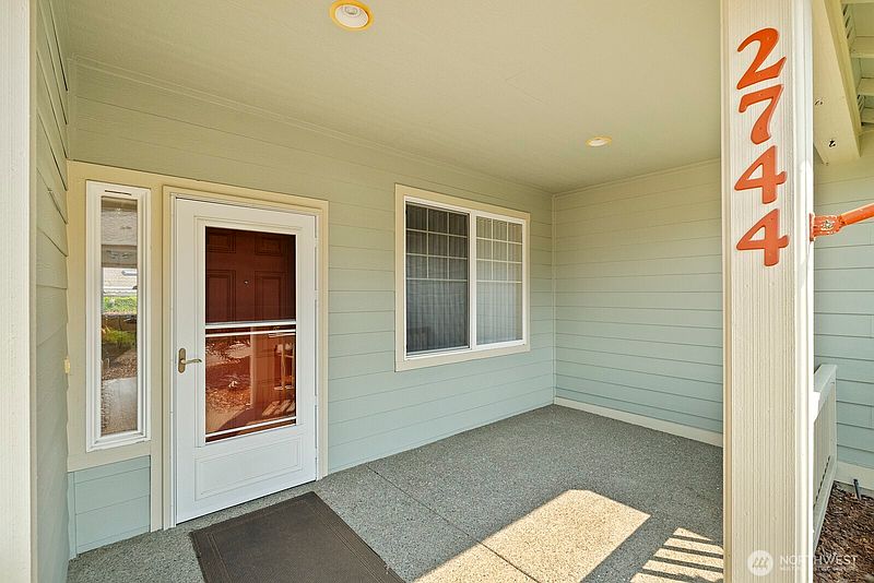 3rd image of 2744 Sutherland Place