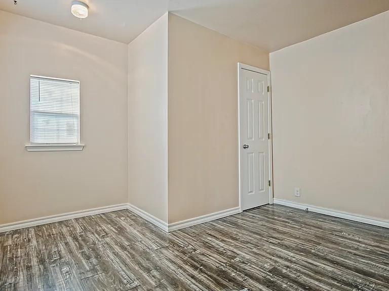 1424 NW 33rd St #B — Photo 4