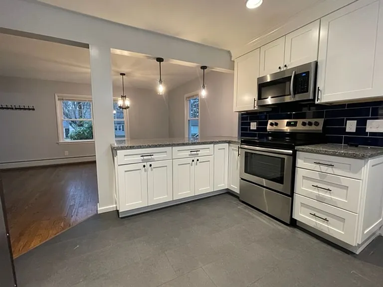 138 Pine Grove Dr — Photo 8