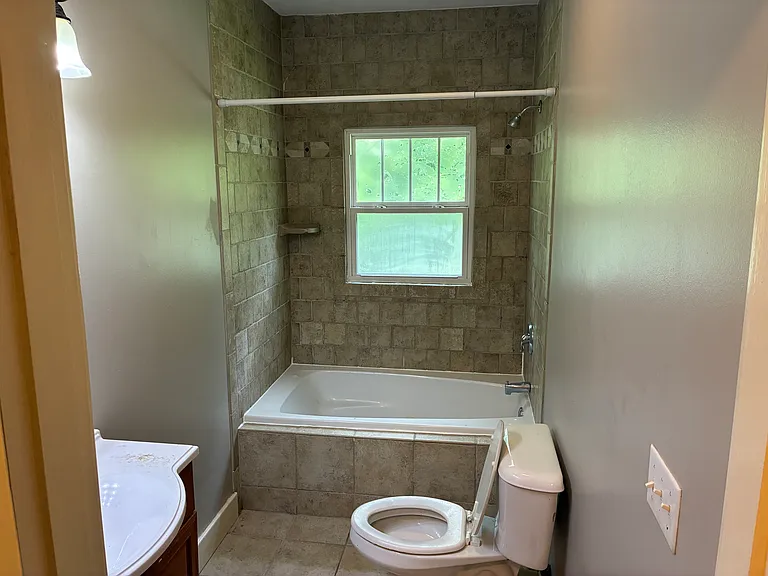 615 Old Harrods Creek Rd — Photo 10