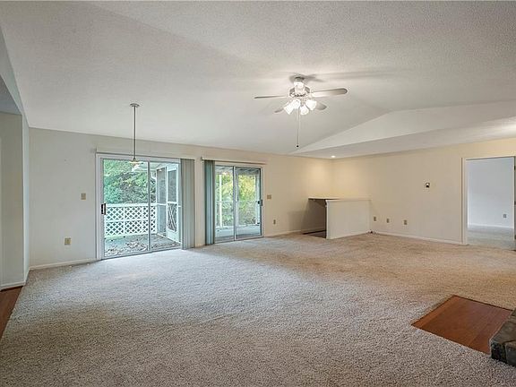 4th image of 1110 Briarwood Dr
