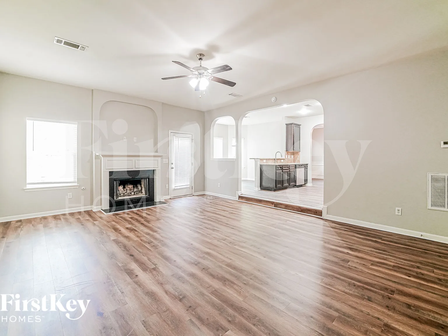 4 bed, 2.5 bath, 2762 sqft, $2,765 — Photo 3