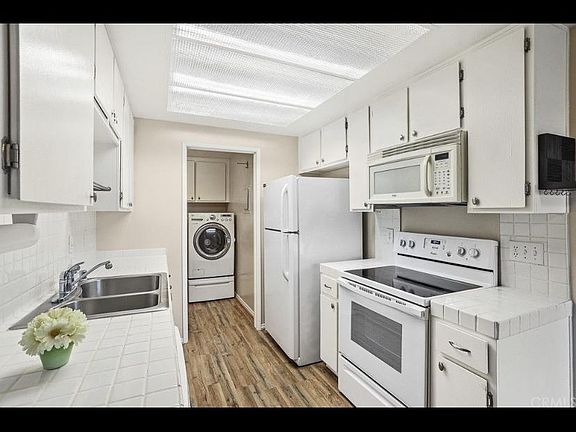 4th image of 801 Yankee Point Way