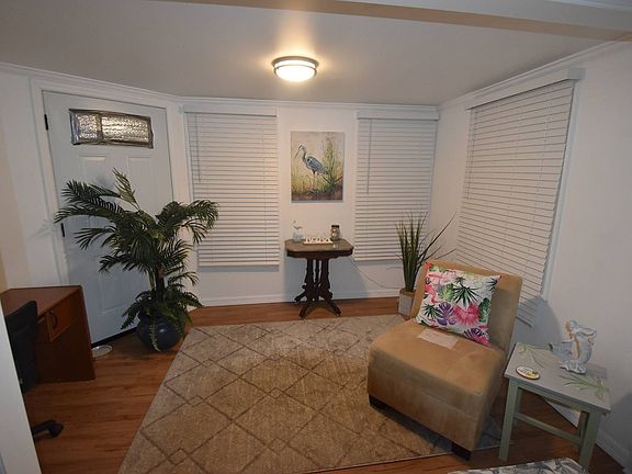 3rd image of 315 Molokai Ln