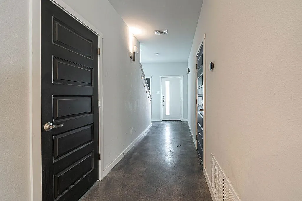 2 bed, 2.5 bath, 1416 sqft, $2,500 — Photo 2