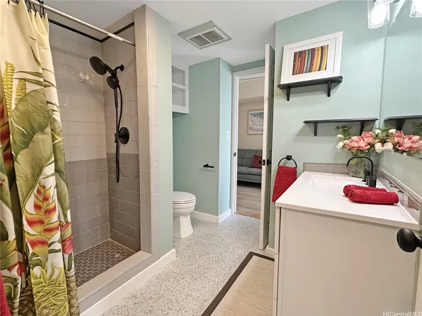 1610 Kanunu St #16B, Honolulu, HI 96814