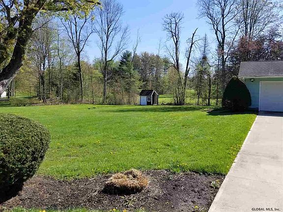 4th image of 8 Country Club Dr