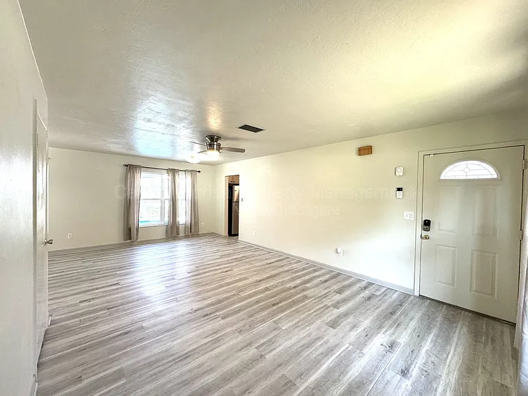 1074 Gerona Ave — Photo 4