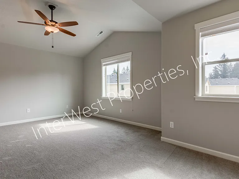 10317 NE 61st Cir — Photo 31