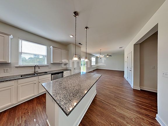 4th image of 410 Levon Ct