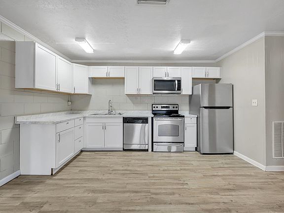 4th image of 2241 W Pensacola St APT 6