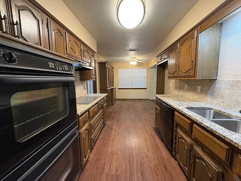 1025 Clover Dale Ln — Photo 8