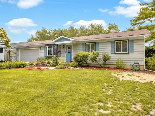 26877 N Dixboro Rd, South Lyon, MI 48178