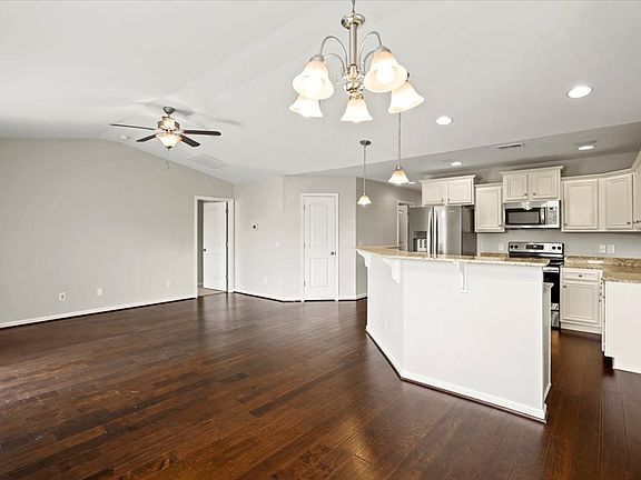 4th image of 2110 Bonneville Cir