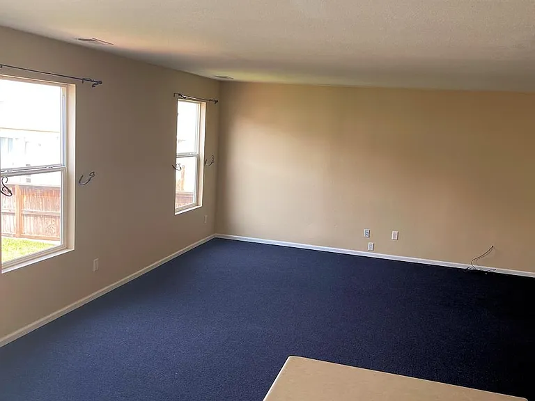 983 Canary Ct — Photo 5