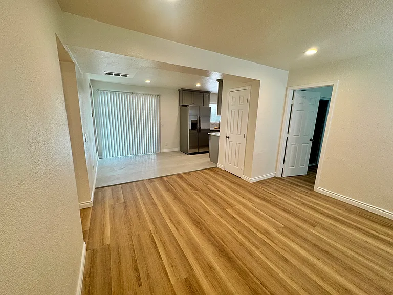 9855 Almeria Ave — Photo 2
