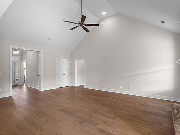 5th image of 232 Dublin Loop