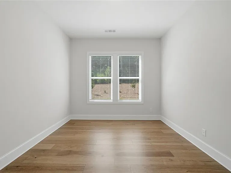401 Oakleigh Ave — Photo 14