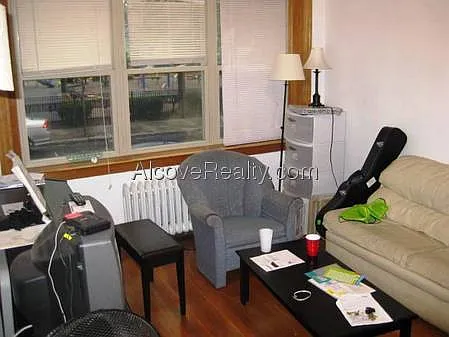 2 bed, 1.0 bath, 825 sqft, $3,400 — Photo 3