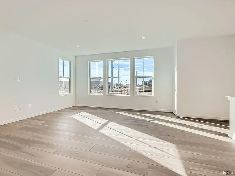 4858 Astor Pl — Photo 12