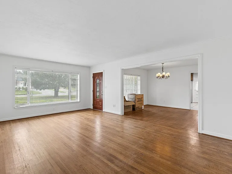 1108 Larchmont Ln — Photo 10