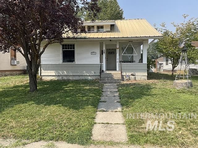 1st image of 931 W 3rd St
