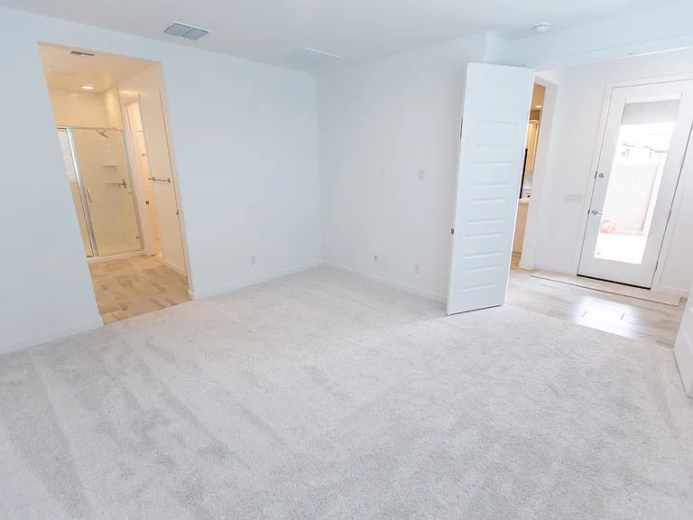 2243 E Ridgewood Ln — Photo 34