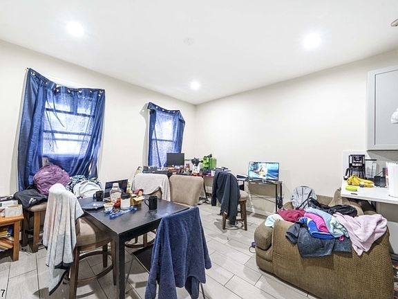4th image of 1007 Julia St