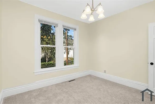 462 Beaumont St — Photo 9