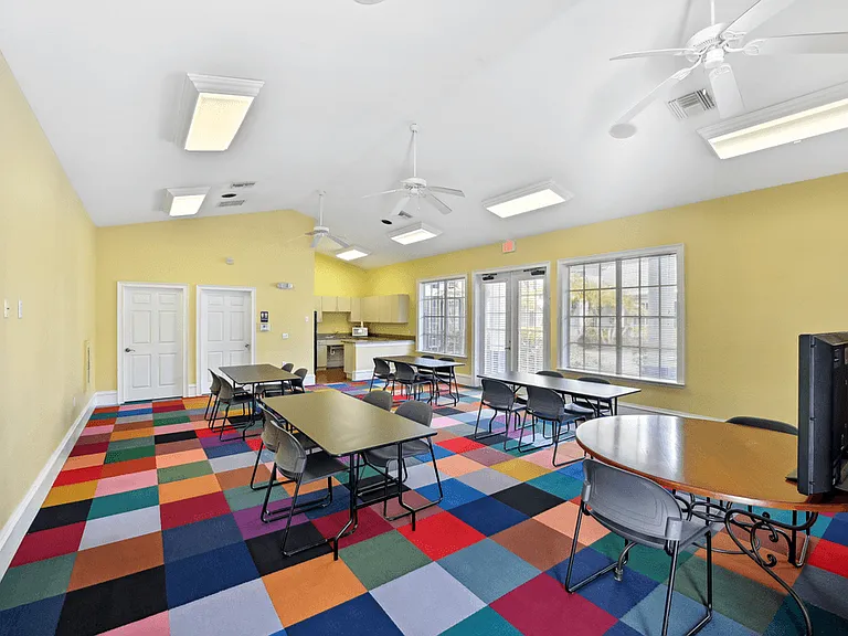 Wellesley Apartments — Photo 15