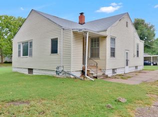 2818 W 2nd St N, Wichita, KS 67203