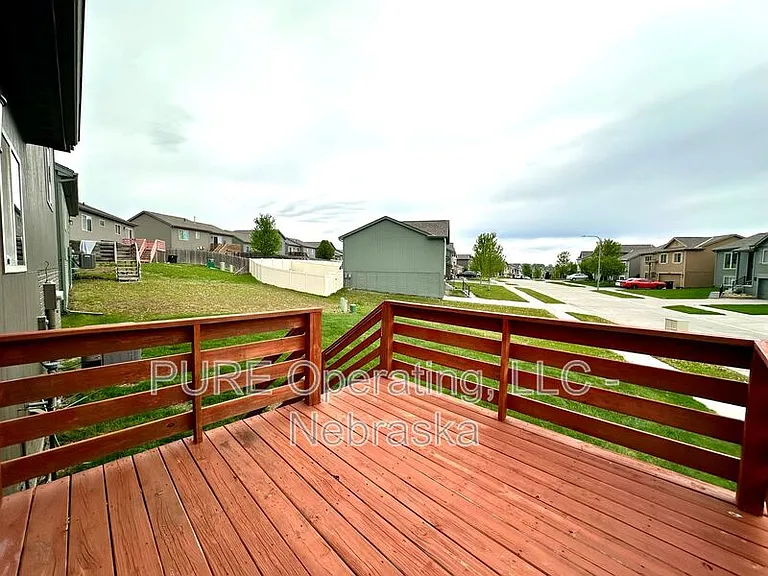 7605 N 92nd Ave — Photo 33