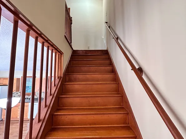 50 N Whitney St APT 3, Amherst, MA 01002