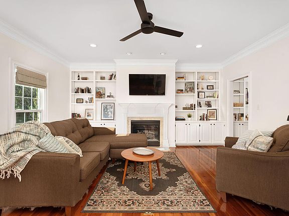 2nd image of 616 Russell Rd
