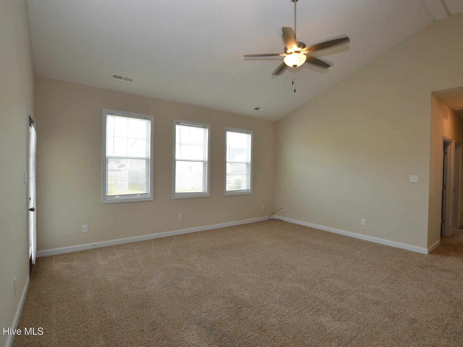 3 bed, 2.0 bath, $1,650 — Photo 2