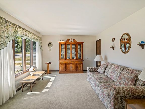 3rd image of 505 Edgeland Dr