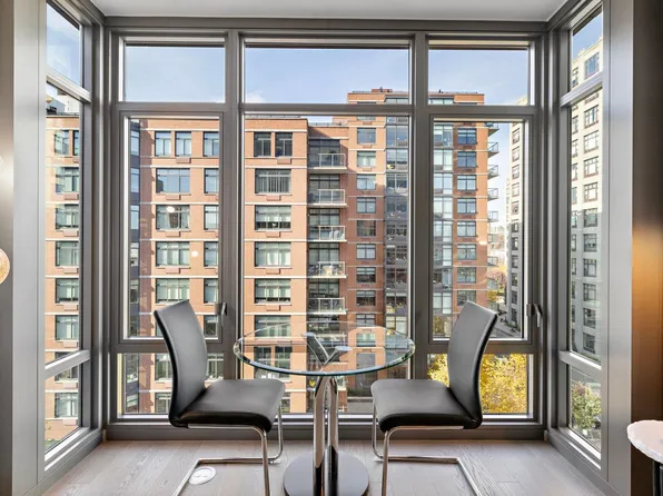 1425 Hudson Street image 5 of 23