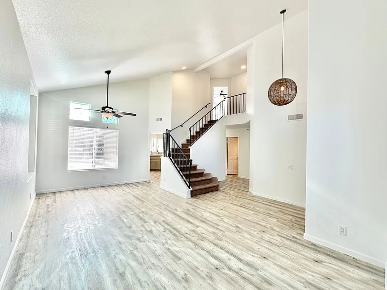 266 Royal Glen Dr — Photo 6