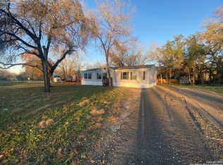 22950 Fawn Trail Dr, Elmendorf, TX 78112