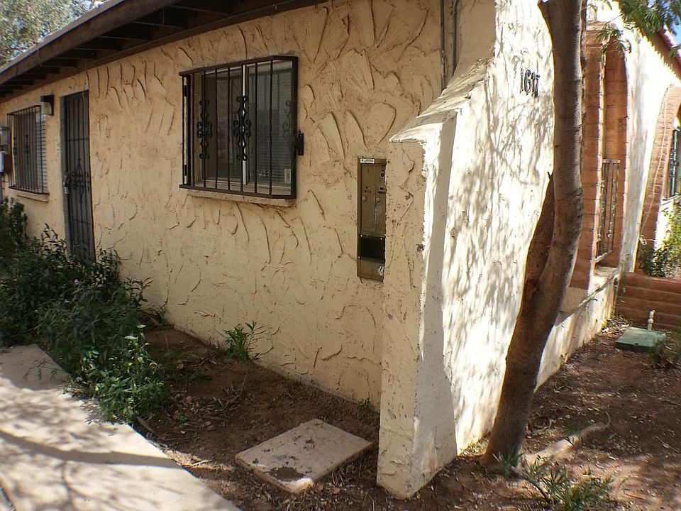 Ground-Level 2 Bedroom, 1 Bathroom Apt.