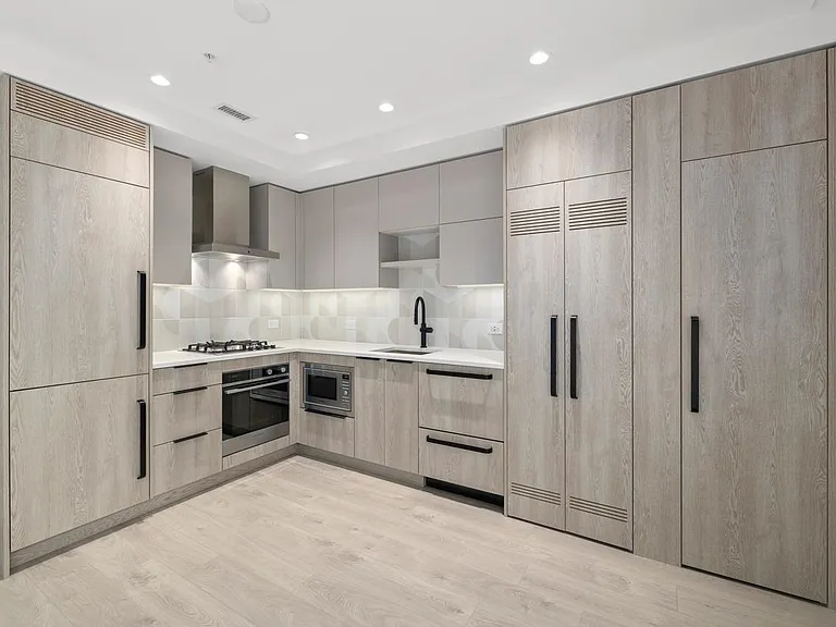 312 E 15th Ave — Photo 8