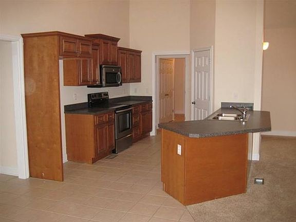 4th image of 338 Vineland Place Dr