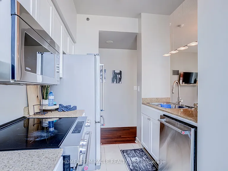 81 Navy Wharf Ct #201 — Photo 18
