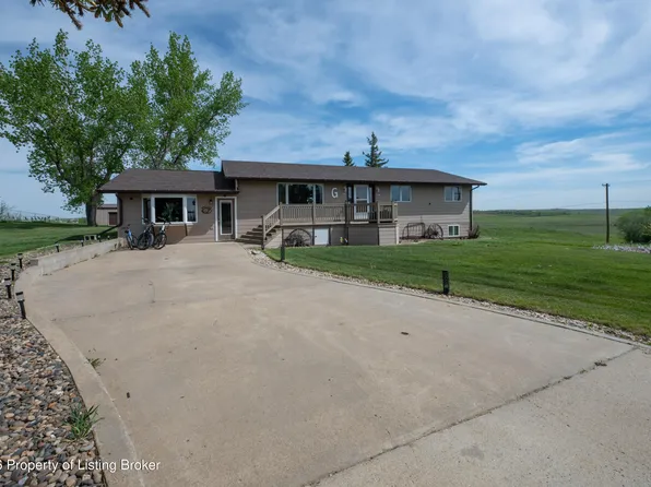 79 Lincoln St Ne, Killdeer, ND 58640