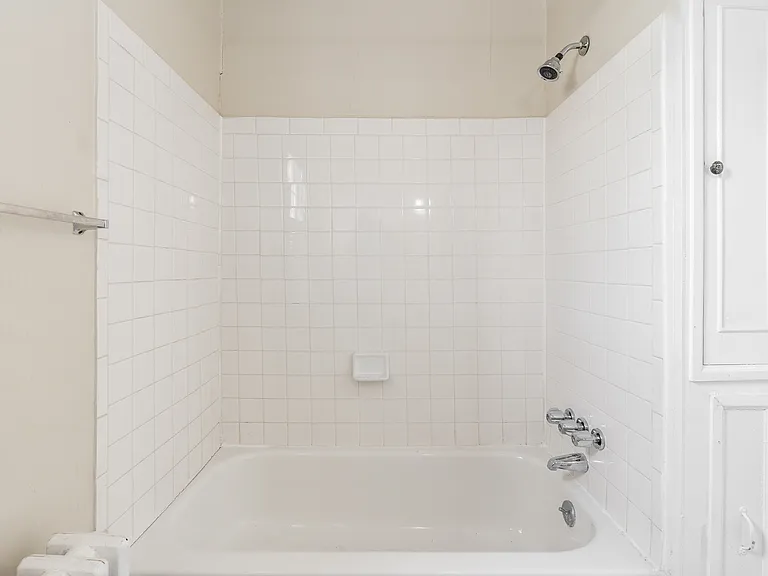 722 E St NE #2 — Photo 2