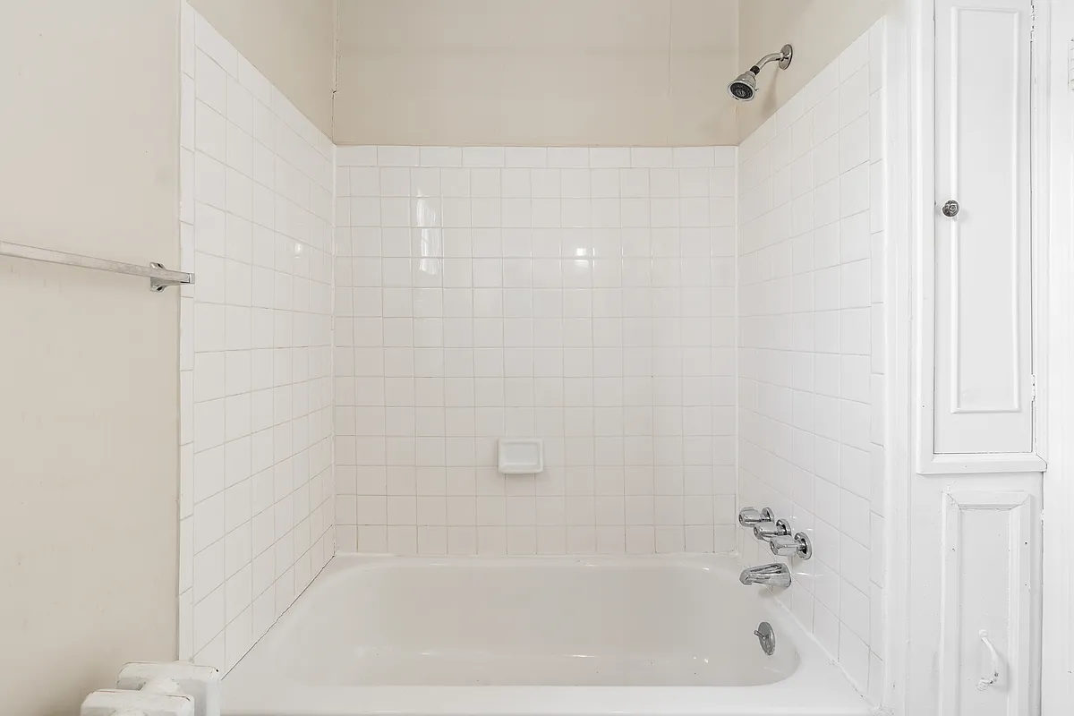 Building Photo - 722 E St NE #2