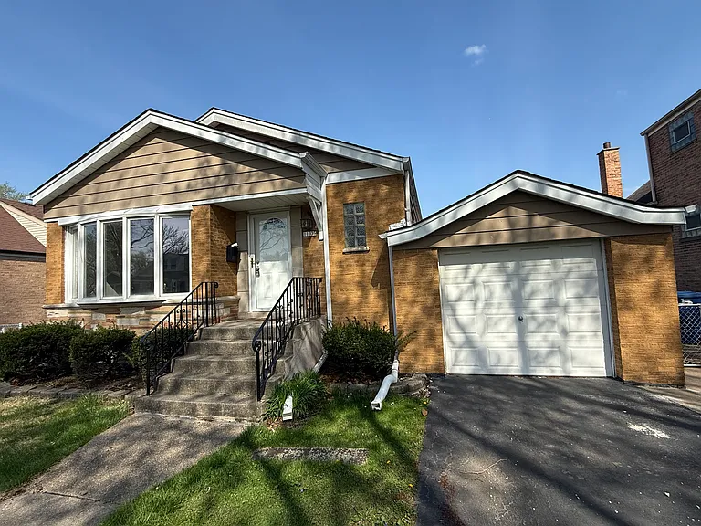 11035 S Tripp Ave — Photo 4